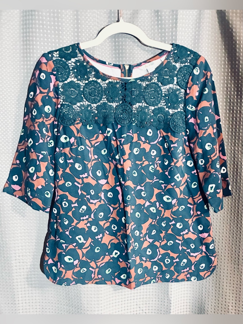 Boden Floral Lace Yoke Blouse Sz 6 Teal Pink Half Sleeve Zip Back Curved Hemline